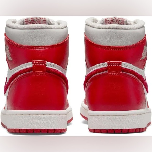 Women's Air Jordan 1
Varsity Red - Picture 2 of 6